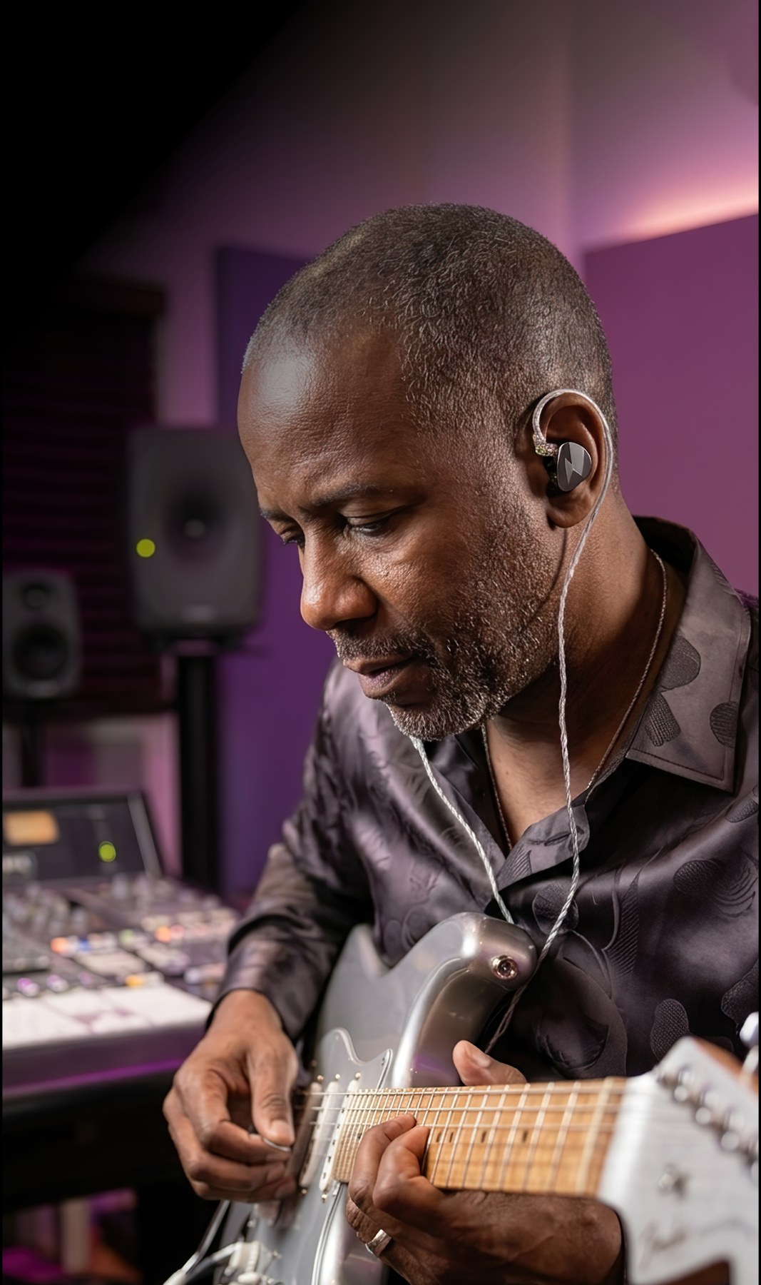 CC10 guitarist in a studio